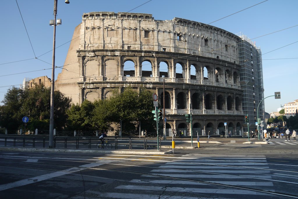 Die Fassade des Kolosseums in Rom