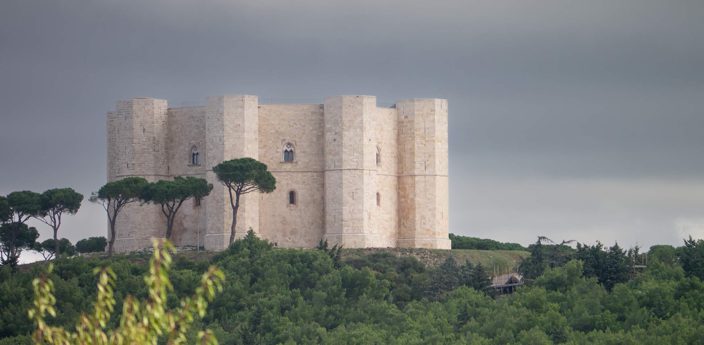 Castel del Monte, die Burg Friedrich II, auf einem Hügel der Murge in Apulien.