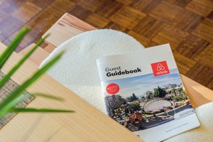 Guest Guidebook Airbnb, aus: Fairbnb statt Airbnb: Individuelle Unterkünfte für faire Städtereisen