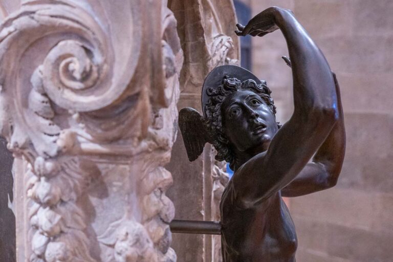 Bronzeskulptur des Merkur von Cellini im Bargello.