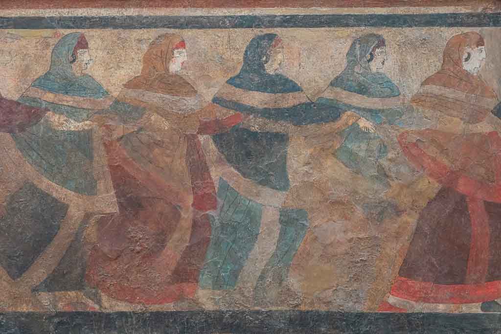 Ein Fresko mit tanzenden Frauen aus einem Museum in Neapel.