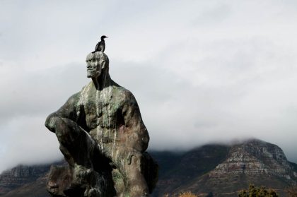 Mother City: Die Statue des südafrikanischen Staatsmanns Jan Smuts vor der Kulisse des Tafelbergs