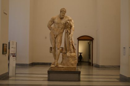 Herkules Farnese im Nationalmuseum Neapel