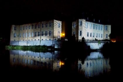 Romantik pur: Schloss Dyck by night - stimmungsvoll angeleuchtet während der Illumina 2016